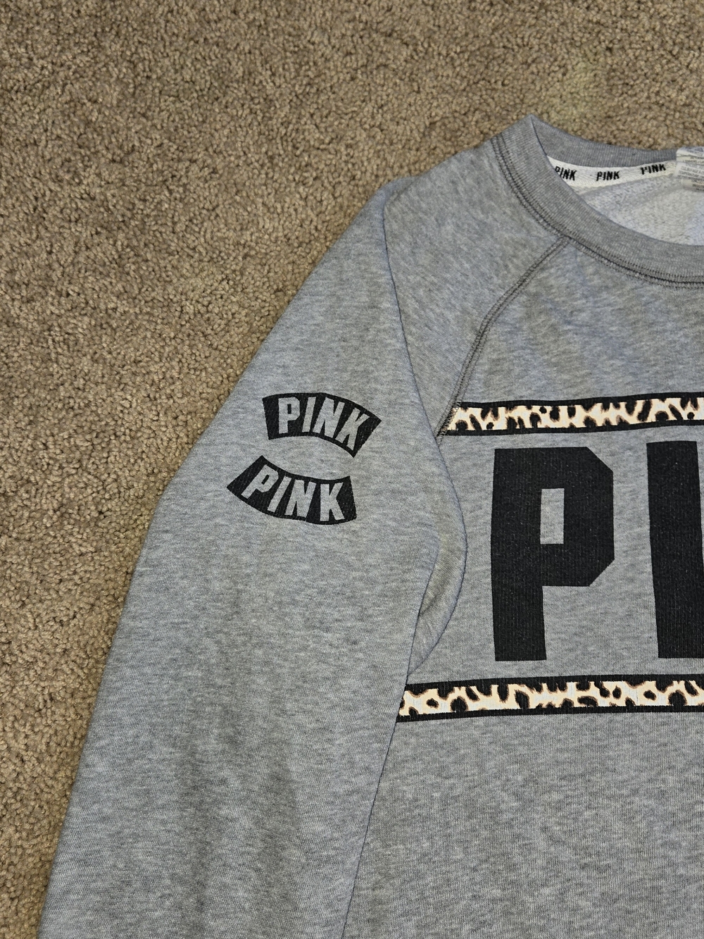 PINK Victoria's Secret Women Small Gray Leopard Animal Print Crewneck Sweatshirt - Picture 8 of 8